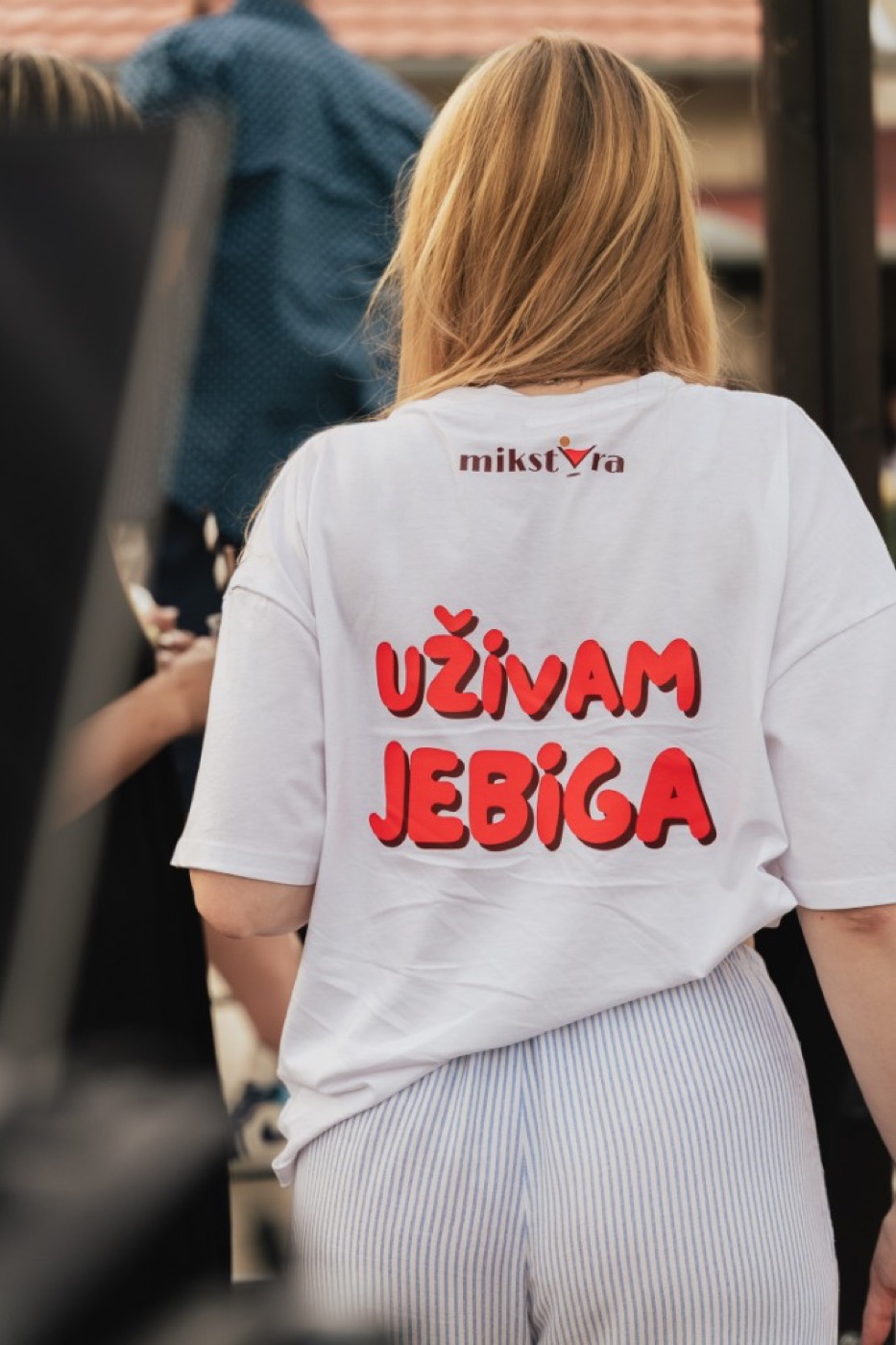 Bar alat, šejkeri i sirup marakuja na stanici za radionicu